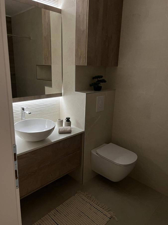 Lilly Lux Apartamento Bijeljina Exterior foto