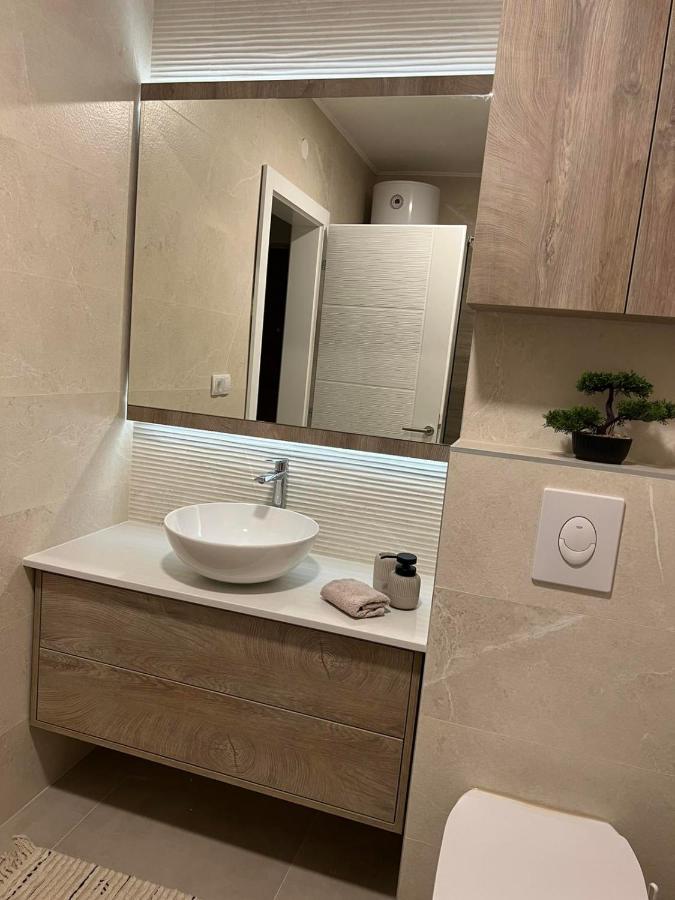 Lilly Lux Apartamento Bijeljina Exterior foto
