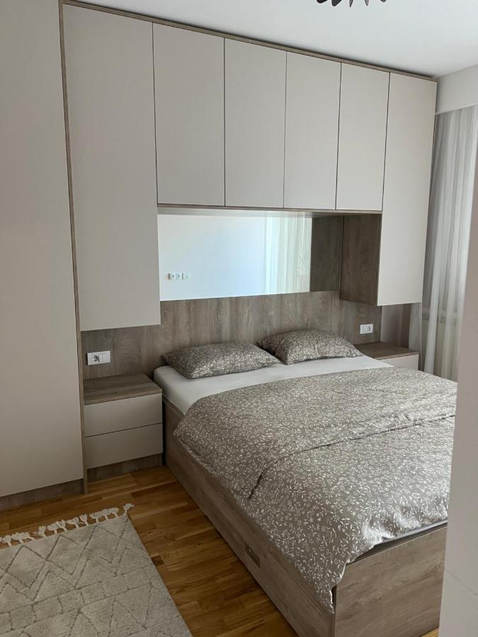 Lilly Lux Apartamento Bijeljina Exterior foto