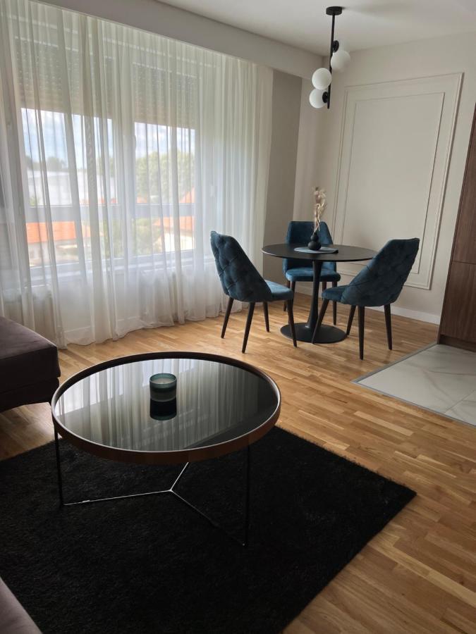 Lilly Lux Apartamento Bijeljina Exterior foto