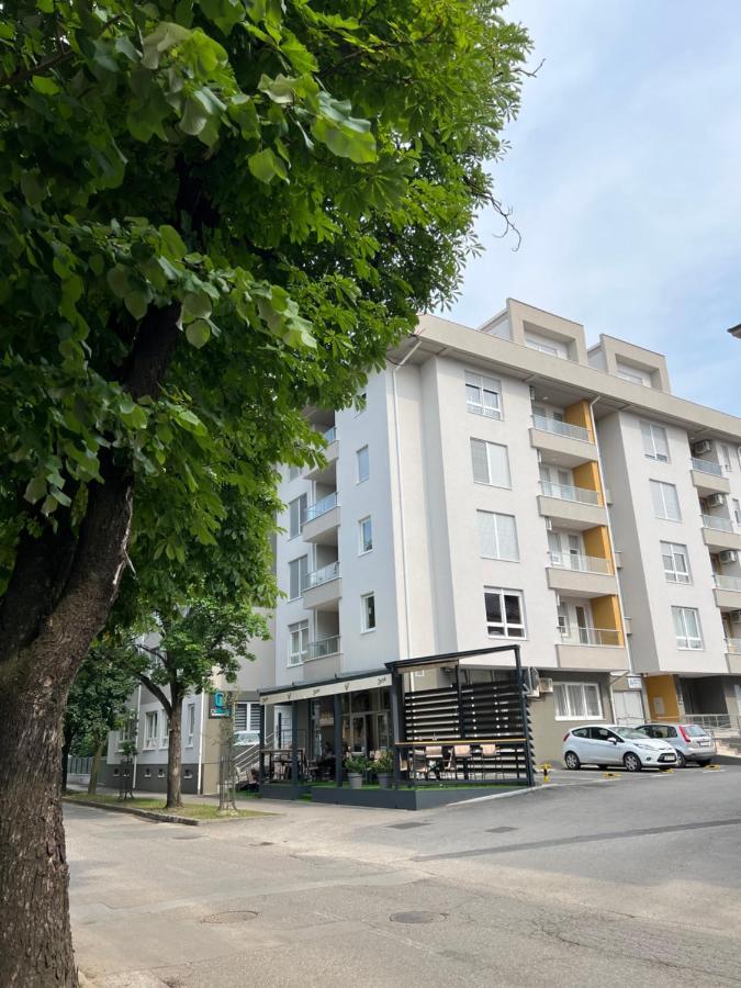 Lilly Lux Apartamento Bijeljina Exterior foto